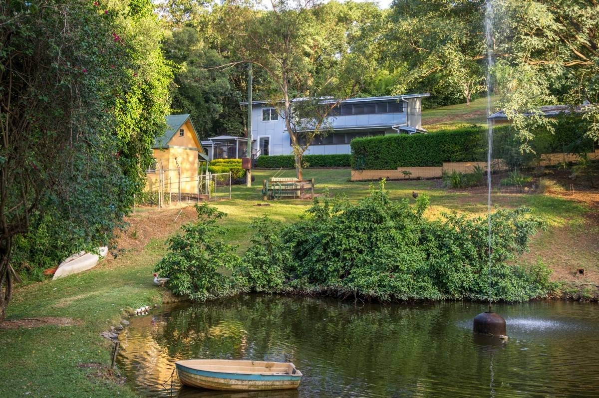 Entrance & Lake